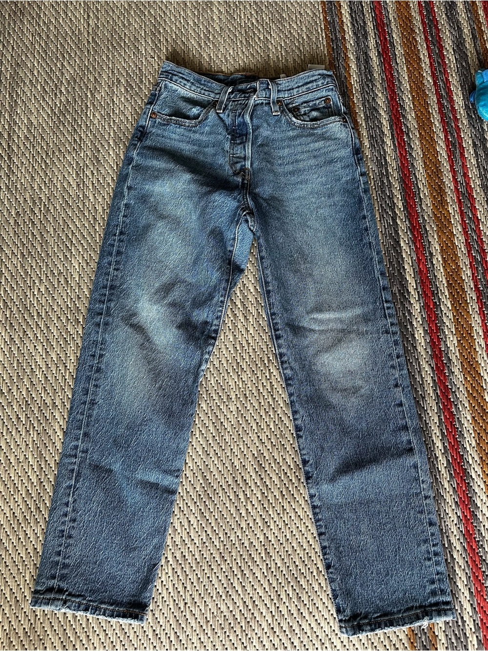 Levi’s 501 Cropped Jeans Women’s Size 25x26 Medium Wash Straight Leg